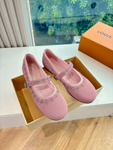 China Replica LV Women Shoes 122usd Only